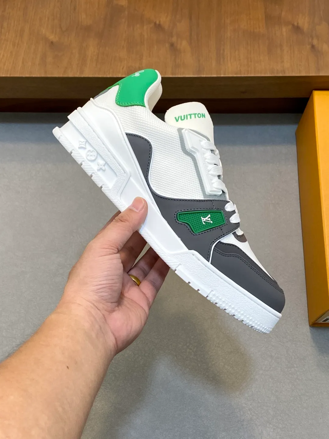 Men's shoes 💰900 Loui* Vuitto* - Louis ** donkey house New color matching men's trainer sneakers, this LV Trainer sneaker is made of calfskin and breathable mesh, showing pure colors, the #54 logo on the back traces the brand's birth in 1854, the designer's handwritten brand logo embellishes one side, designed by Virgil Abloh himself, a very commemorative sneaker, the new lv Louis Vuitton loui* vuitto* trainer sneaker low casual sports culture versatile basketball sneakers Size: 39-44 (customized at 38.45)